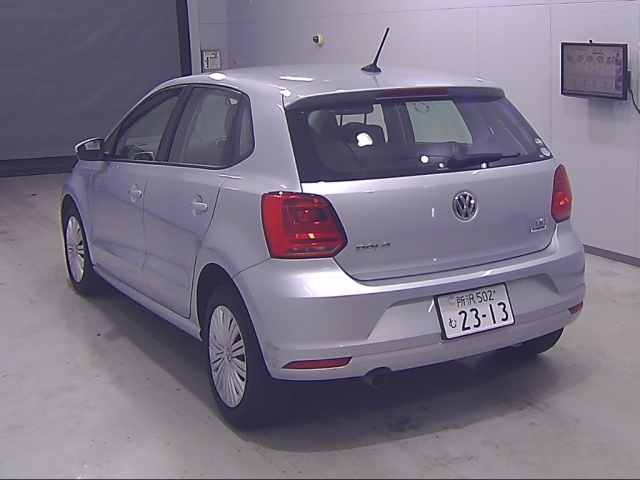VOLKSWAGEN POLO 2015