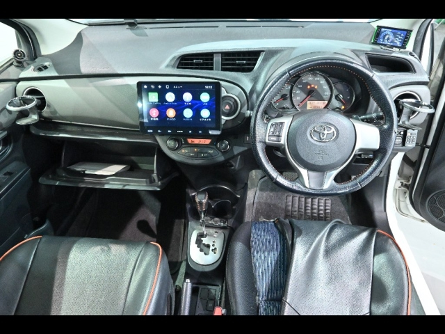 TOYOTA VITZ 2011
