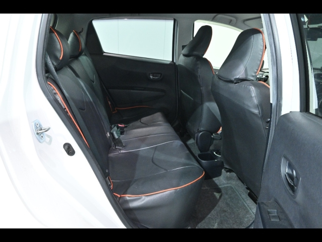 TOYOTA VITZ 2011