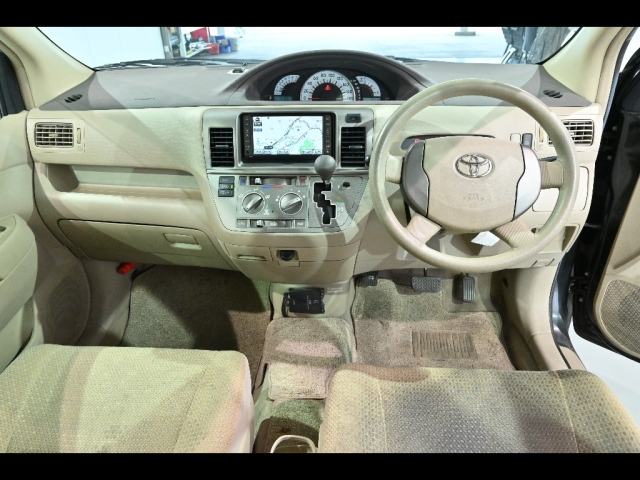 TOYOTA RAUM 2009