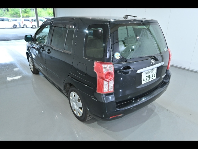 TOYOTA RAUM 2009