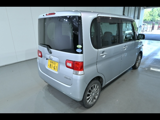 DAIHATSU TANTO 2011