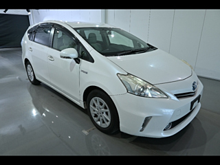 TOYOTA PRIUS ALPHA 2012