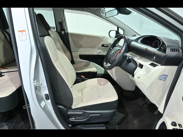 TOYOTA SIENTA 2015