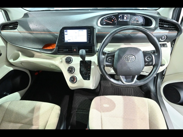TOYOTA SIENTA 2015