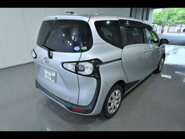 TOYOTA SIENTA 2015