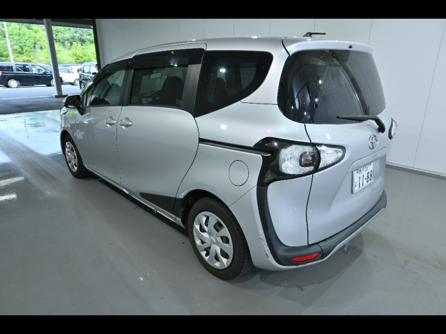 TOYOTA SIENTA 2015