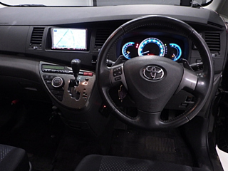 TOYOTA ISIS 2010