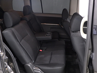 TOYOTA ISIS 2010