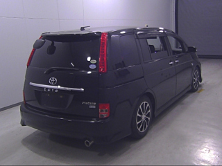 TOYOTA ISIS 2010