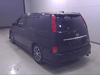 TOYOTA ISIS 2010