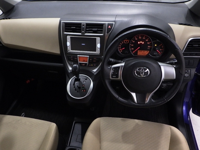 TOYOTA RACTIS 2012