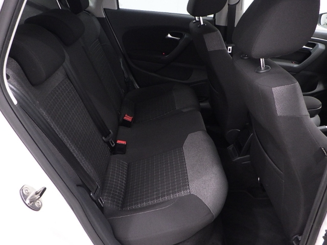 VOLKSWAGEN POLO 2016
