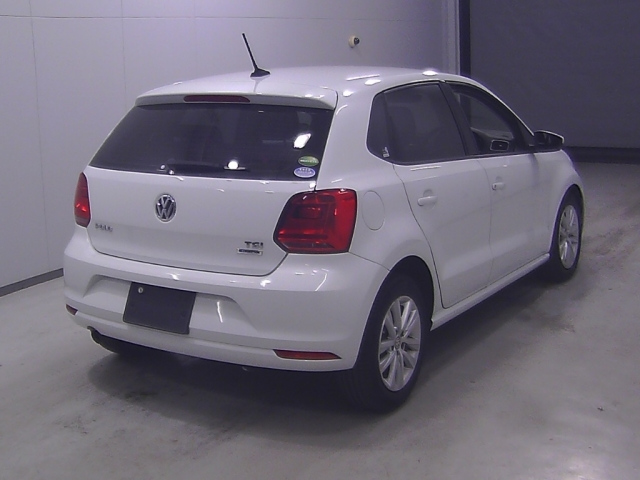VOLKSWAGEN POLO 2016