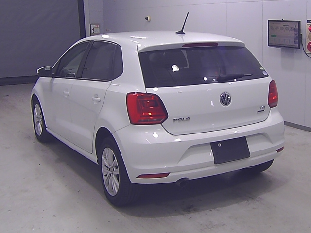 VOLKSWAGEN POLO 2016