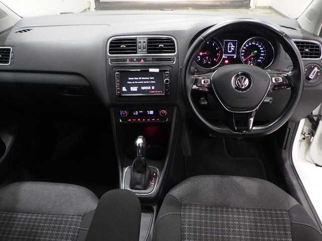 VOLKSWAGEN POLO 2016