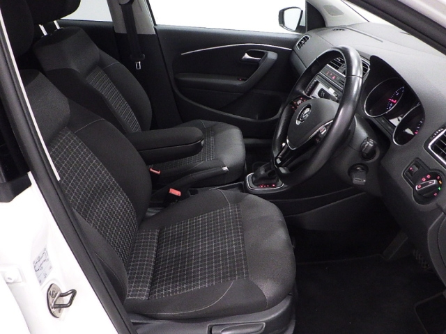 VOLKSWAGEN POLO 2016
