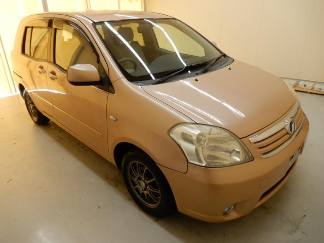 TOYOTA RAUM 2009