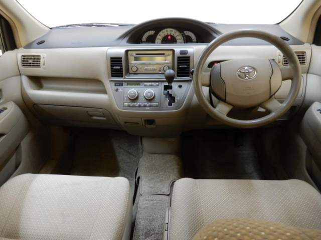 TOYOTA RAUM 2009