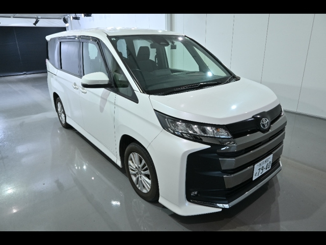 TOYOTA NOAH 2022