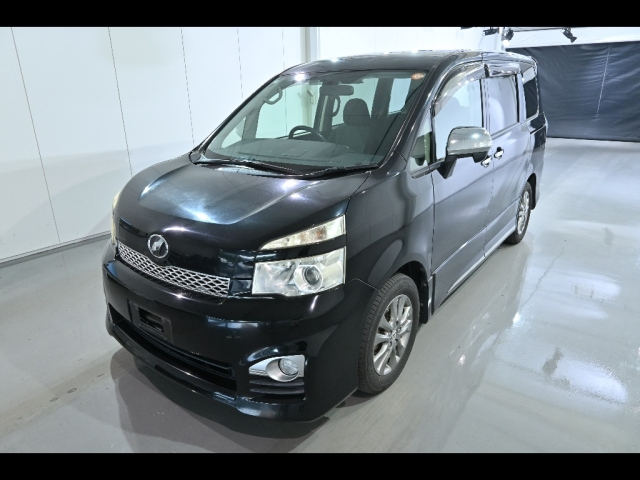 TOYOTA VOXY 2012