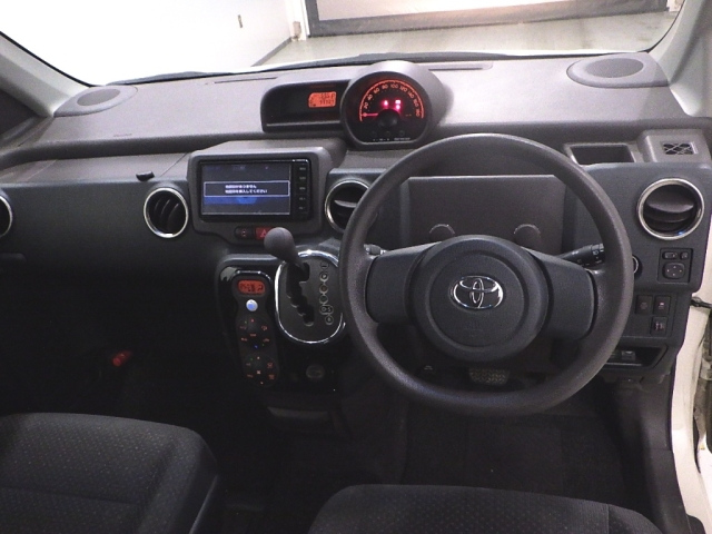TOYOTA PORTE 2015