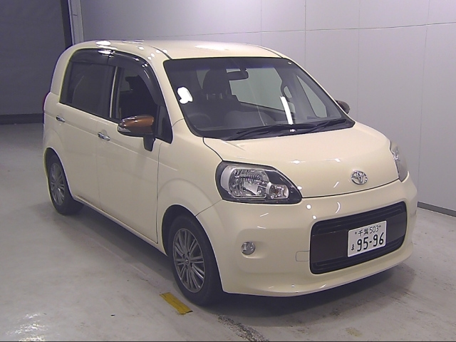 TOYOTA PORTE 2015