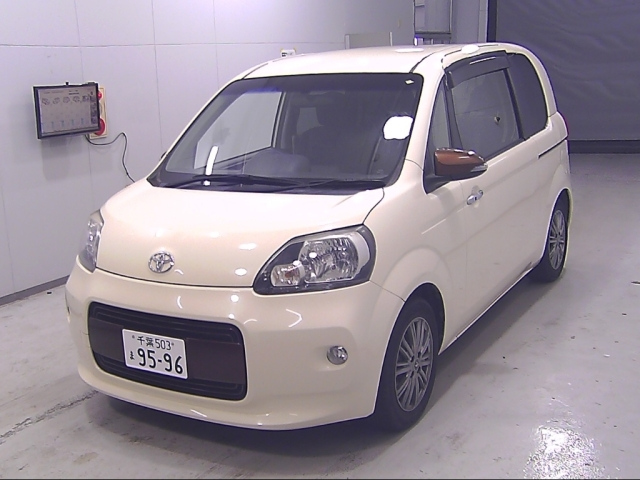 TOYOTA PORTE 2015