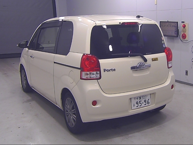 TOYOTA PORTE 2015