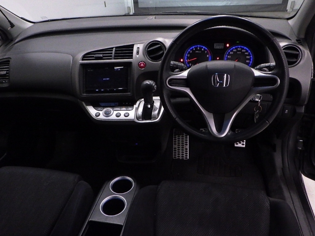 HONDA STREAM 2013