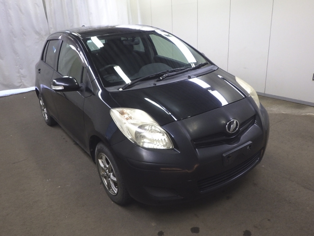 TOYOTA VITZ 2010