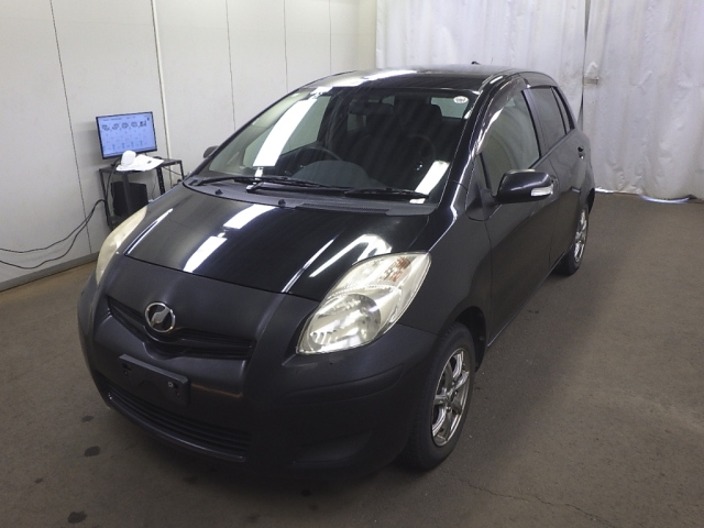 TOYOTA VITZ 2010