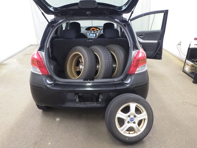 TOYOTA VITZ 2010