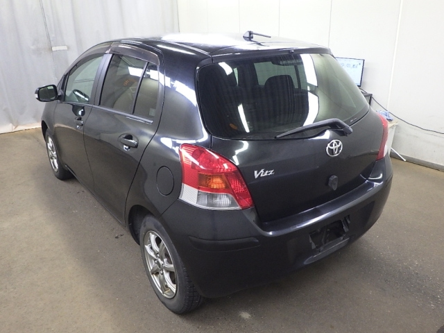 TOYOTA VITZ 2010