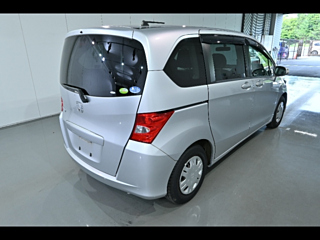HONDA FREED 2010