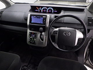 TOYOTA VOXY 2011