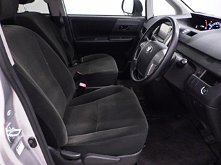 TOYOTA VOXY 2011