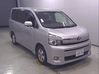TOYOTA VOXY 2011