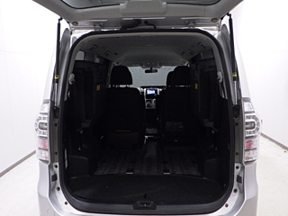 TOYOTA VOXY 2011