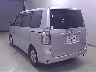 TOYOTA VOXY 2011