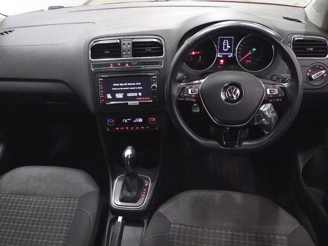 VOLKSWAGEN POLO 2015
