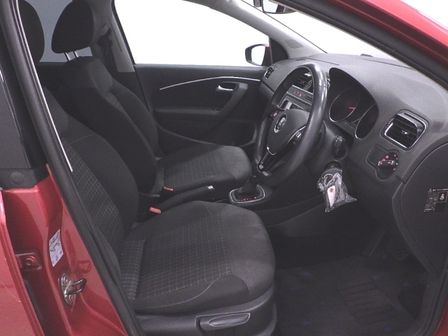 VOLKSWAGEN POLO 2015