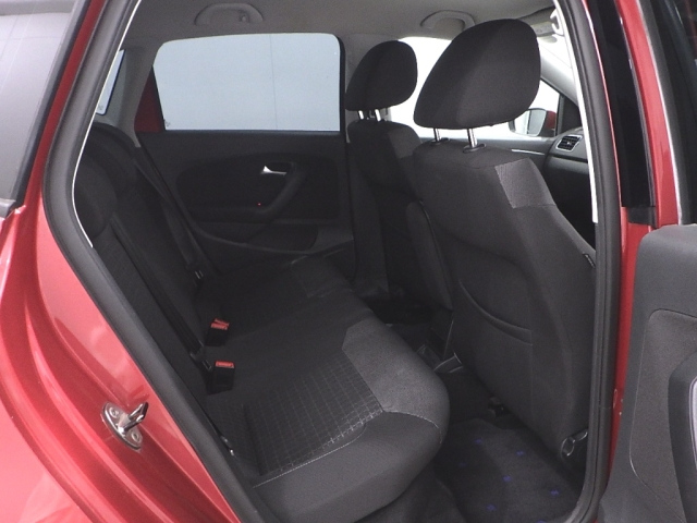 VOLKSWAGEN POLO 2015