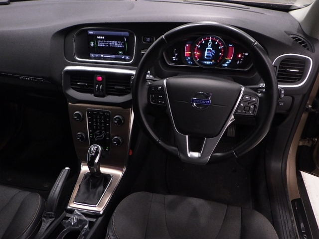 VOLVO V40 2014