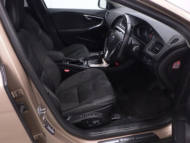 VOLVO V40 2014