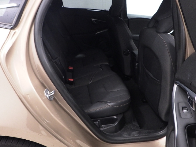 VOLVO V40 2014