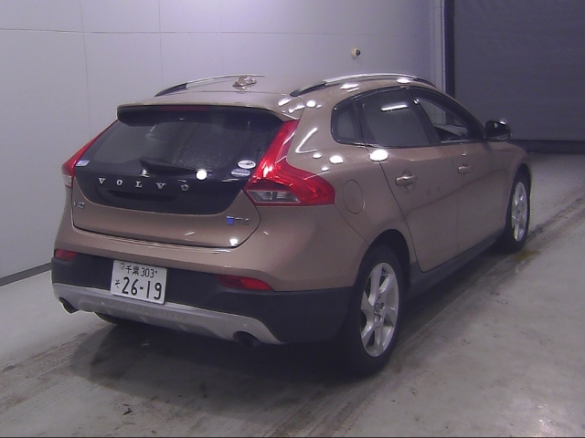 VOLVO V40 2014