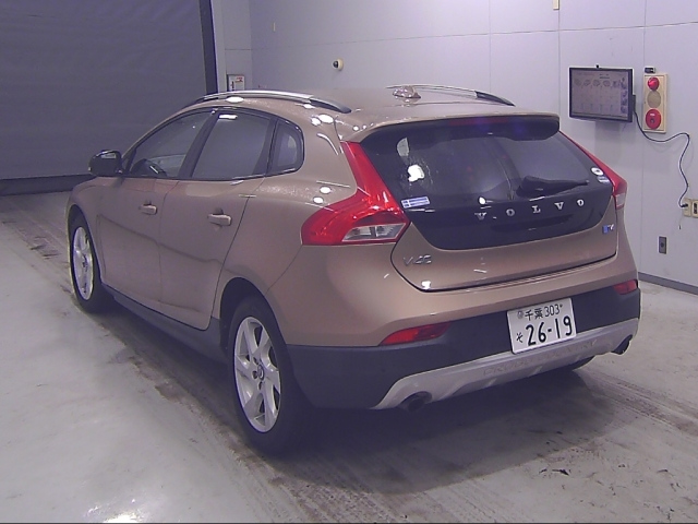 VOLVO V40 2014
