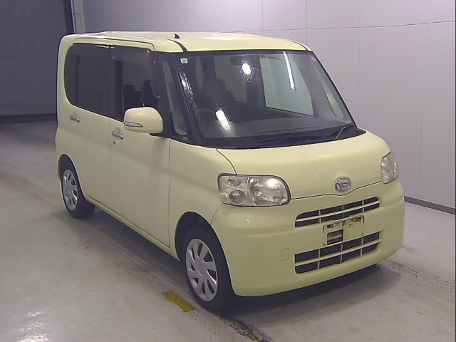 DAIHATSU TANTO 2011
