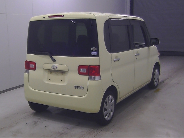 DAIHATSU TANTO 2011